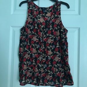 GAP red and black floral flowy sleeveless blouse